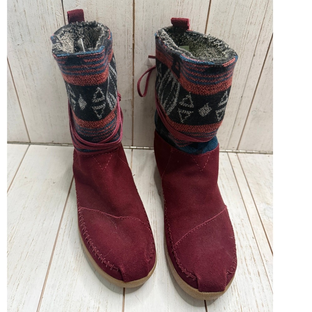 TOMS Nepal Boot Women 7.5 Burgundy Suede Tribal Faux Fur Excellent Wrap Tie